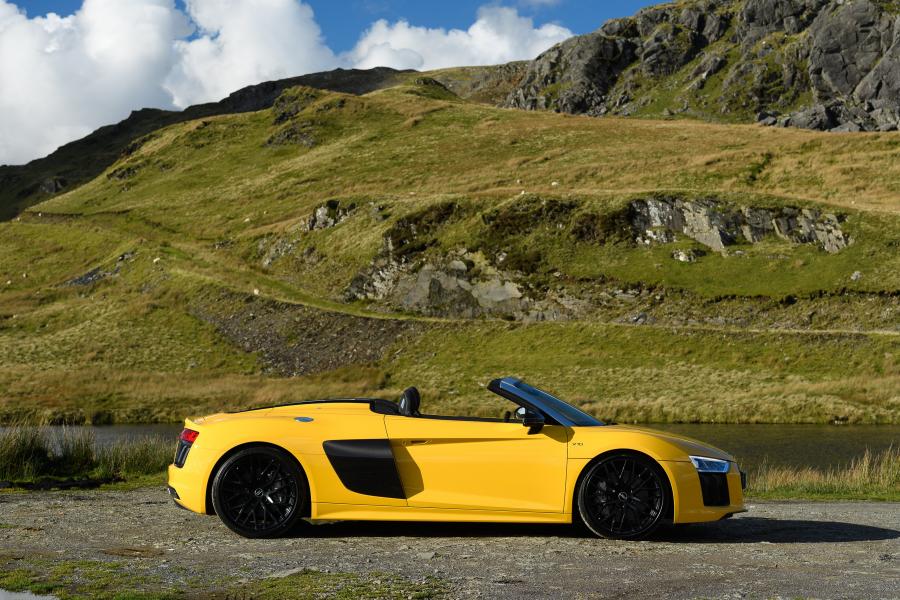  Audi R8 Spyder V10 2016 года  (UK) (фото 16 из 40)